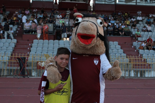 ΑΕΛΑΡΑΣ ΜΕ BALL BOY