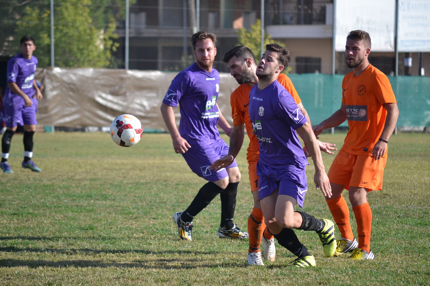 ΚΟΚΚΙΝΟΣ - ΒΕΝΕΤΗΣ