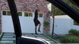 Ο Άντονι Ντέιβις δοκίμασε το «DriveByDunkChallenge»! (vids)