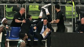 Η βουτιά του Ντόνσιτς για να σώσει τη μπάλα (vid)