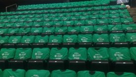 Καταπράσινο το γήπεδο της Ζαλγκίρις λόγω T-Shirt (vid)