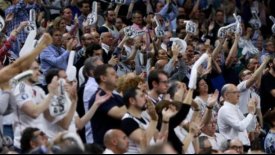 Γέμισε με πλακάτ το «WiZink Center» με μήνυμα προς τον κόσμο! (pic)