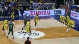 Alley-oop κάρφωμα από την επαναφορά ο Μιλοσάβλιεβιτς! (vid)