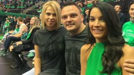 Στα πράσινα η σύζυγος του Γιασικεβίτσιους (pic)