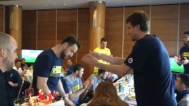 H τούρτα-έκπληξη της Φενέρ για τα γενέθλια του Βέσελι! (vid)