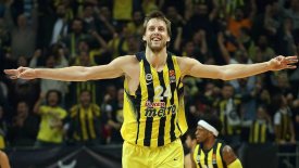 Οι... διαφορετικές ευχές της EuroLeague στον Βέσελι (vid)