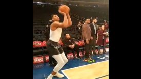 Τρίποντο από την γωνία στην προθέρμανση ο «Greek Freak» (vid)
