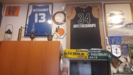 «Οι Αντετοκούνμπο έφυγαν από το σπίτι τους για 50 ευρώ»! (pics & vid)