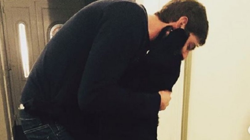 Η σπαρακτική φωτογραφία με το σκυλί που περιμένει ακόμα τον Σάλα... (pic)