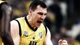 Φωνάζει την ιστορία της…