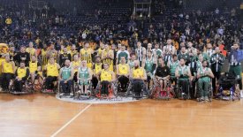 Άρης-Παναθηναϊκός: Μια «αγκαλιά» οι παίκτες με τους αθλητές με αμαξίδιο