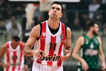 Ο Σλούκας πανηγυρίζει στην αναμέτρηση Παναθηναϊκός - Ολυμπιακός