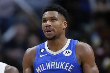Ράπτορς - Μπακς 101-104: Ο Αντετοκούνμπο έγραψε triple-double και γλίτωσε το Μιλγουόκι από το απόλυτο κάζο στην παράταση