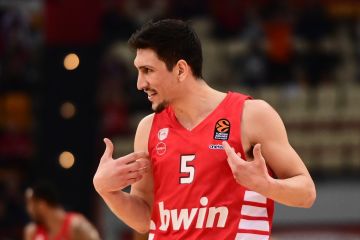 Τα highlights του Ολυμπιακός - Μπάγερν και τα μεγάλα τρίποντα για το θρυλικό ρεκόρ
