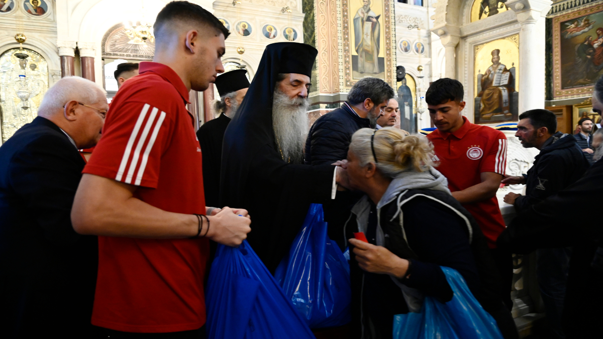 Γεύματα αγάπης και προσφοράς από τον Ολυμπιακό (video)