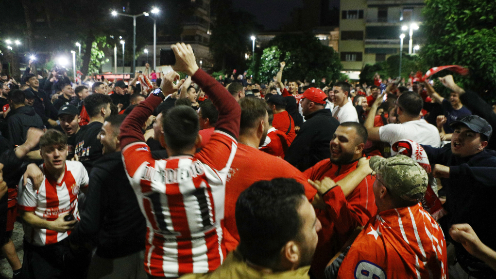 Πρόβλημα με την εγκατάσταση γιγαντοοθόνης στη Ζέα