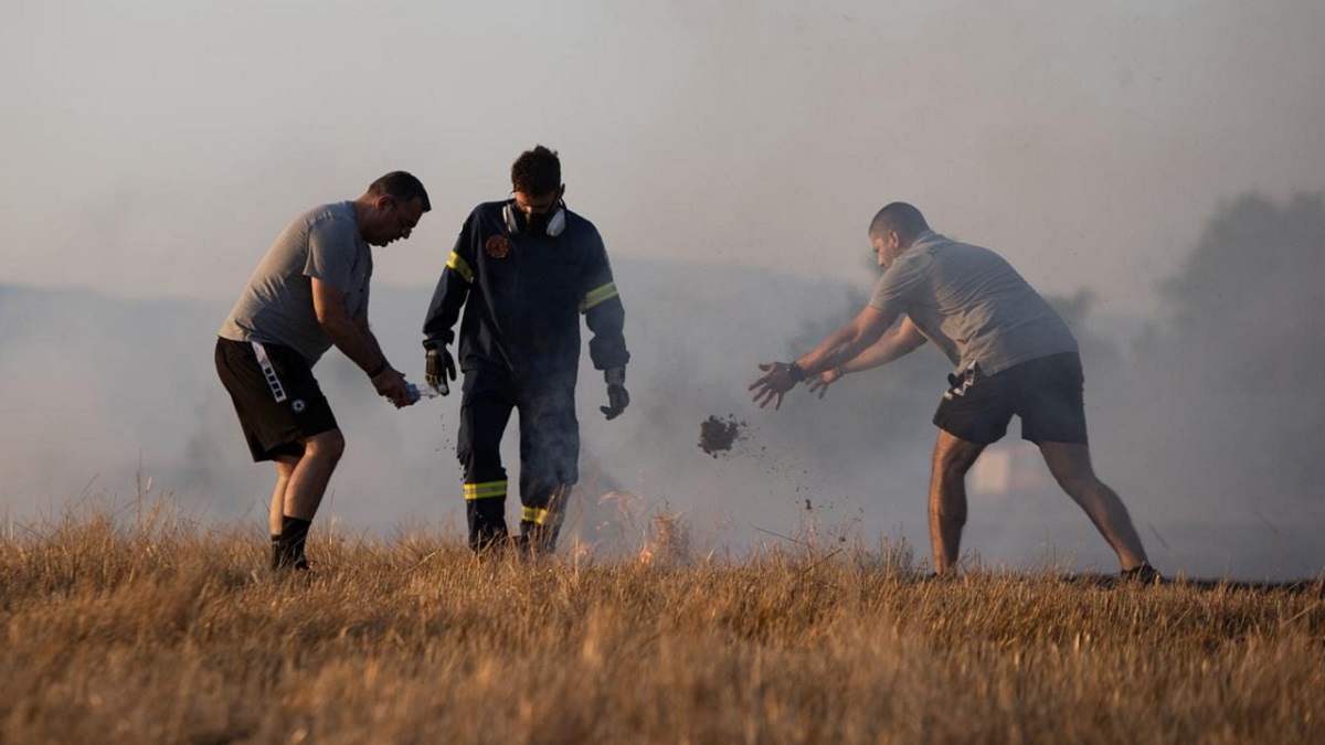 Φωτιά έξω από το ξενοδοχείο του Ατρόμητου στην Πτολεμαΐδα