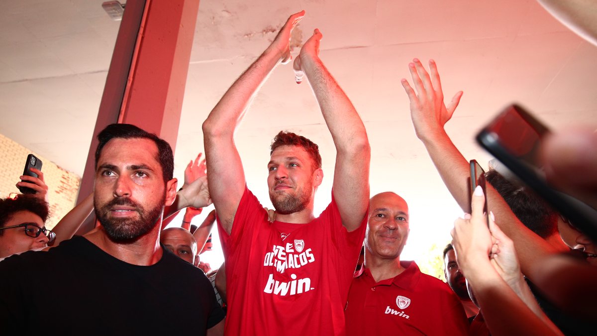 Βεζένκοφ ο… MVP των μέσων κοινωνικής δικτύωσης