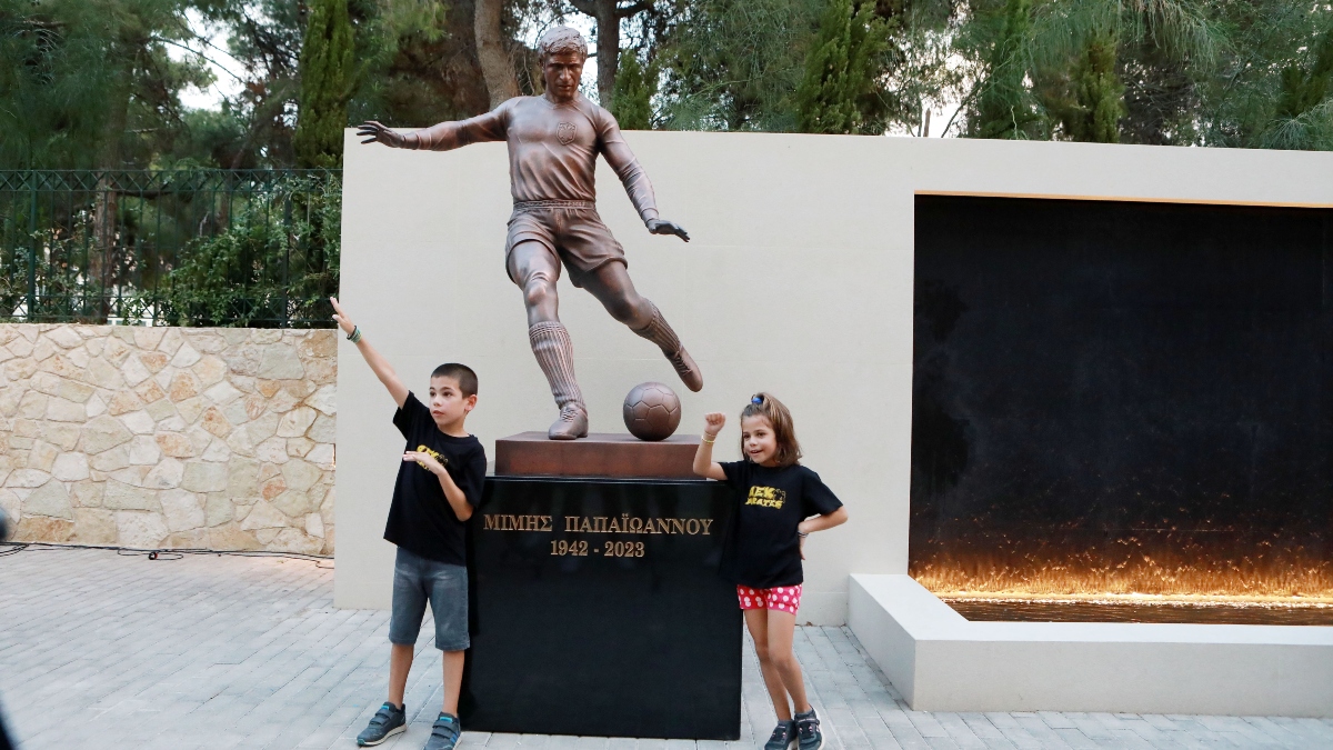 Έγιναν τα αποκαλυπτήρια των αγαλμάτων Νεστορίδη – Παπαϊωάννου στην “OPAP Arena” (ΦΩΤΟρεπορταζ)