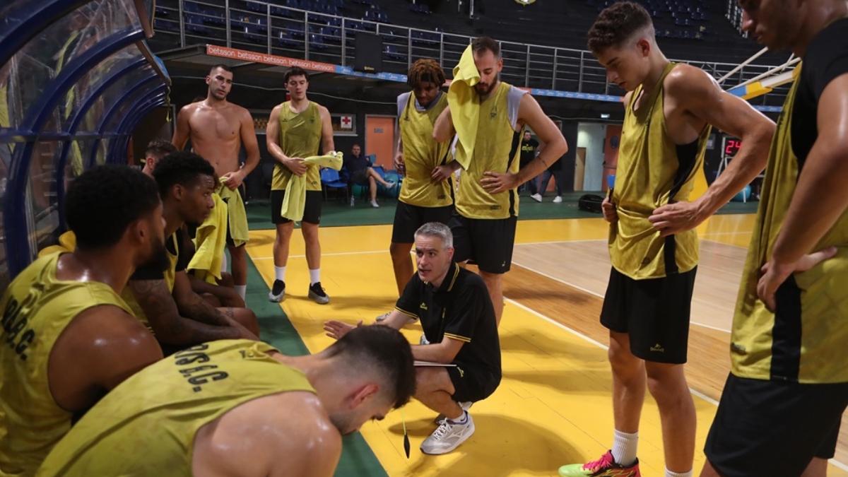 Με προβλήματα στην Αθήνα ο Άρης για το φιλικό με το Northwestern College