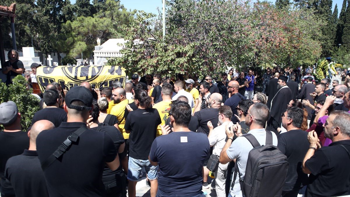 Η κηδεία του Νίκου Ξηροκώστα (ΦΩΤΟ)