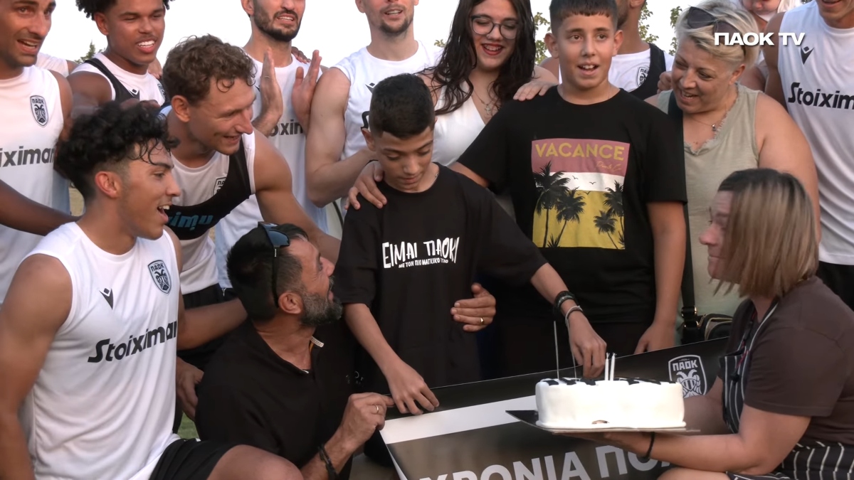 Ο Γιαννάκης γιόρτασε τα γενέθλιά του μαζί με τον ΠΑΟΚ (video)