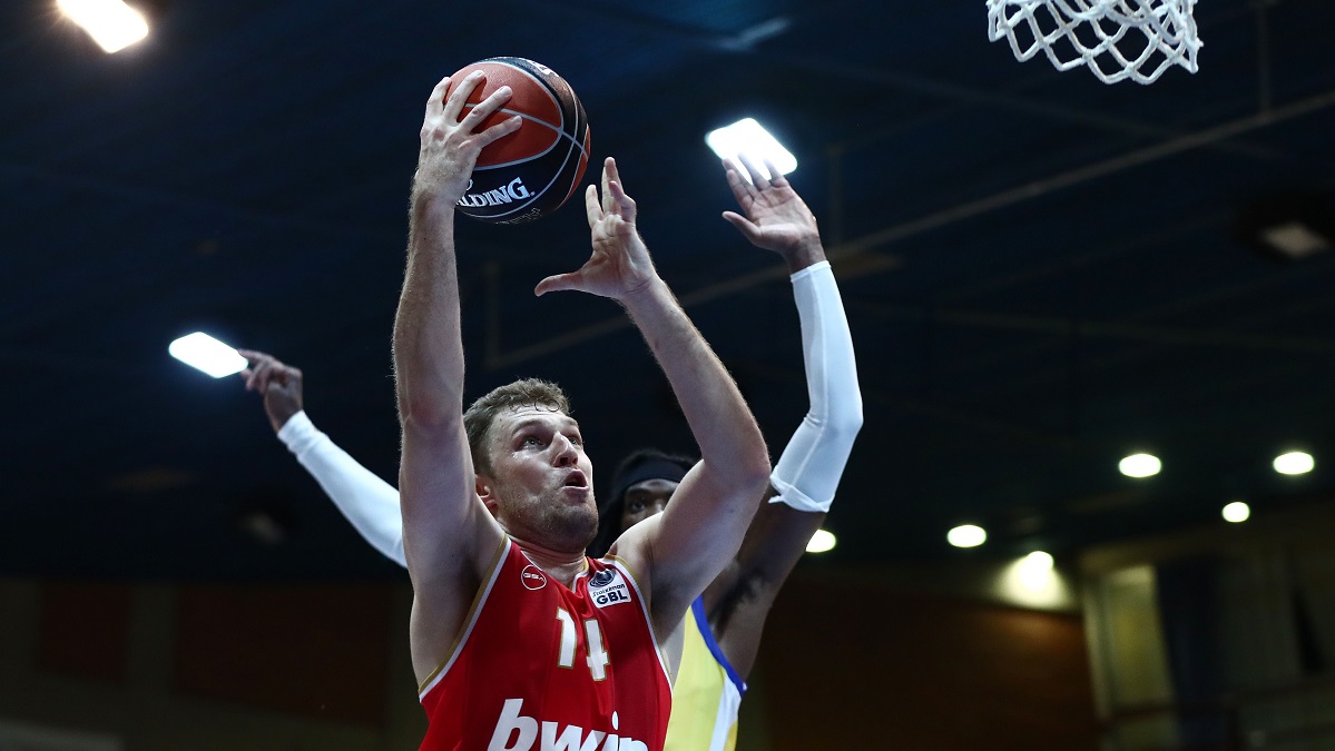 MVP της πρεμιέρας ο Βεζένκοφ (video)
