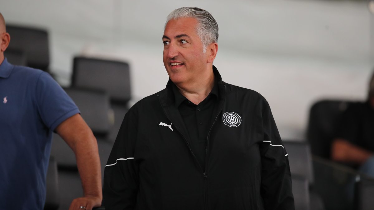Μπούσης: «Υπήρξε μέντορας ο Δέλλας για πολλούς και λυπούμαστε για την αποχώρησή του»