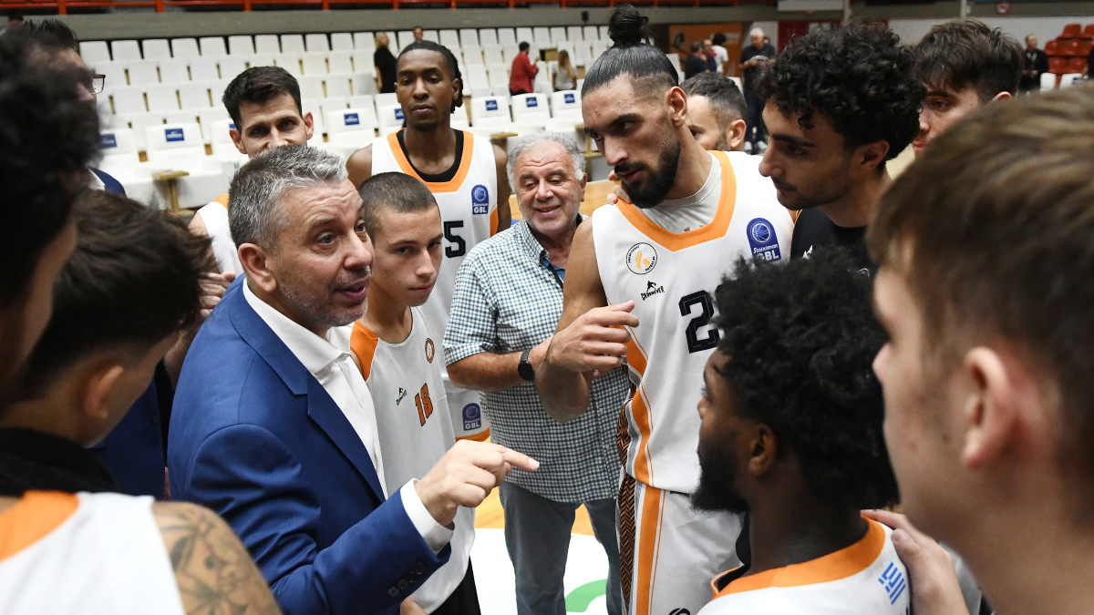 Παπαθεοδώρου: «Χρειαζόμαστε χρόνο, είμαστε χαρούμενοι για τη νίκη μας» (video)