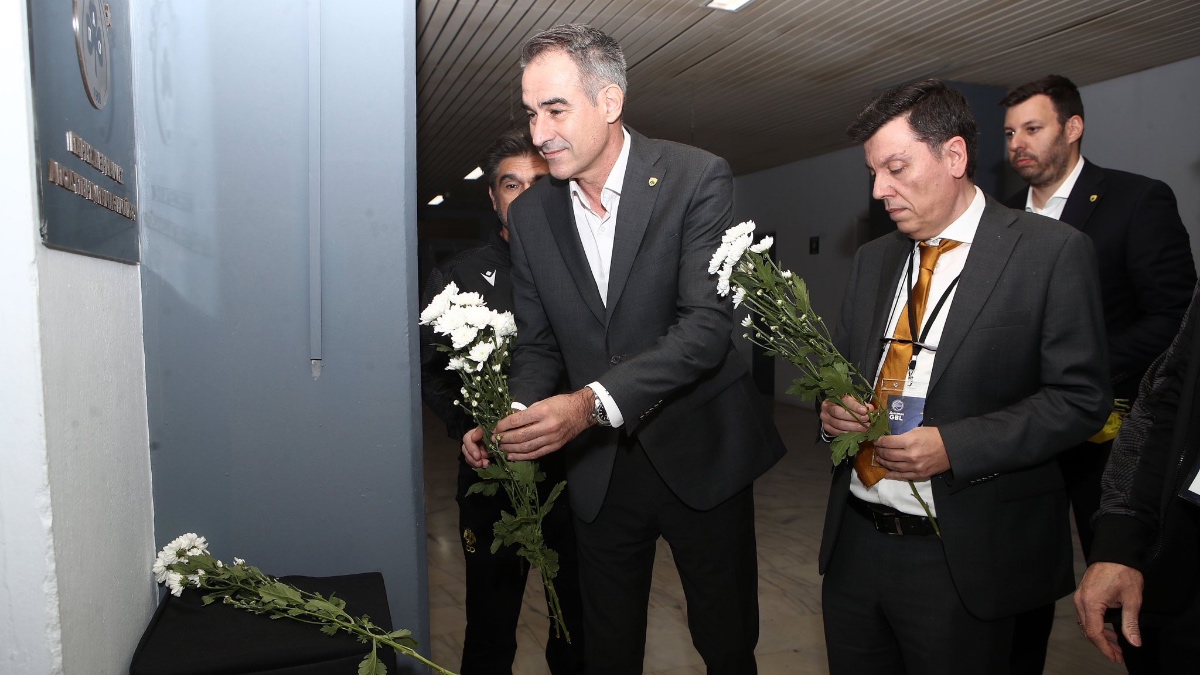 Η ΑΕΚ τίμησε τον Πάρη Δερμάνη