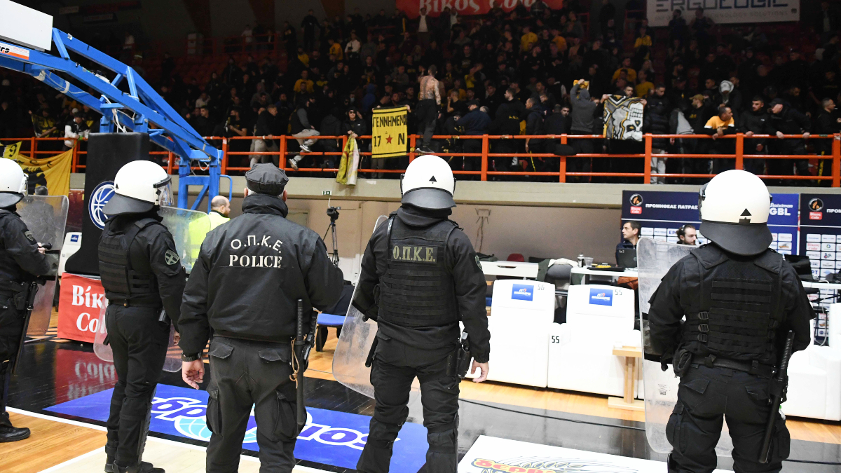 ΕΛ.ΑΣ: «Συνελήφθησαν τρεις άνδρες που συμμετείχαν στα επεισόδια στο “Δ. Τόφαλος”»