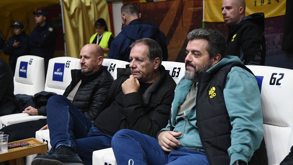 Προμηθέας – ΑΕΚ: Στα αποδυτήρια οι διαιτητές, ζήτησαν την απομάκρυνση των ανθρώπων της “Ένωσης” (video)