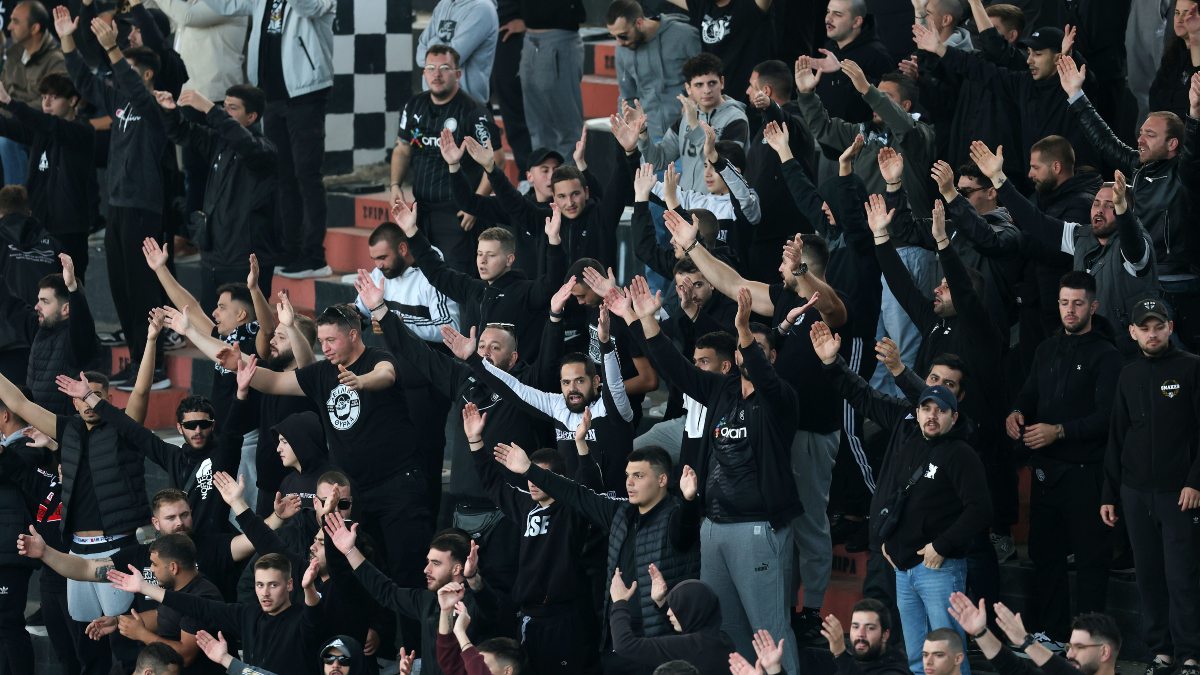 Απαγόρευση εισόδου στον οπαδό που πέταξε την κροτίδα