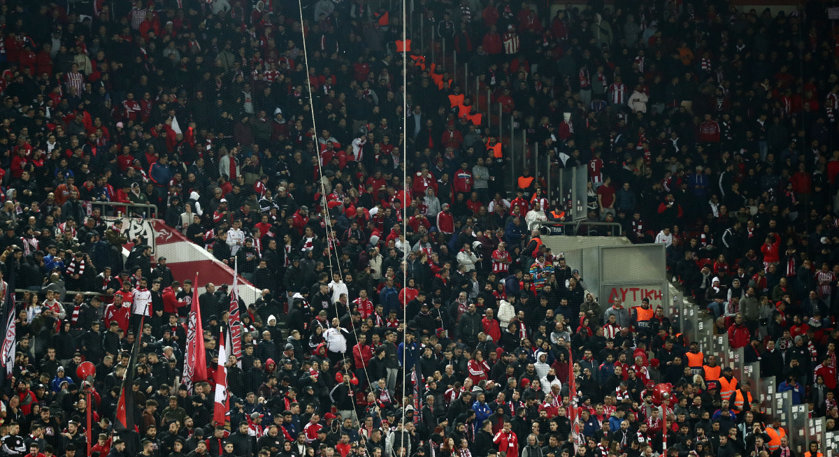 Πρόστιμο στον Ολυμπιακό για πανό στο ματς κόντρα στην ΑΕΚ