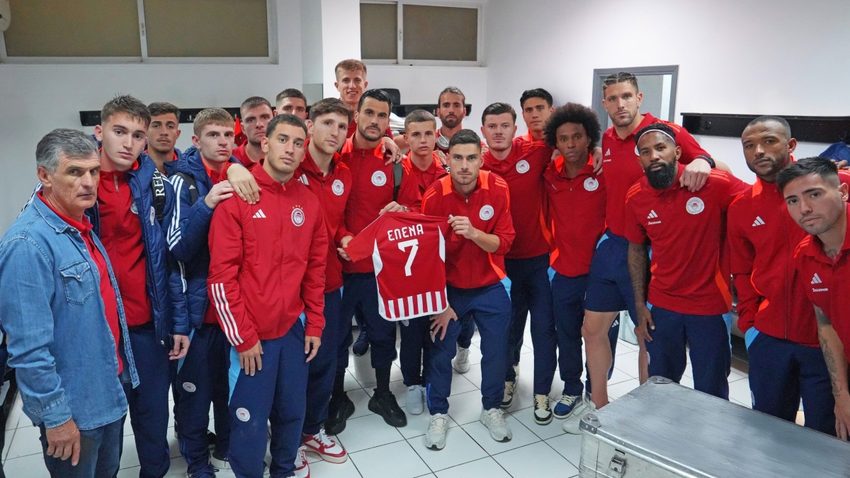 O Ολυμπιακός αφιέρωσε τη νίκη στην μικρή Έλενα, που “έφυγε” πρόωρα από τη ζωή