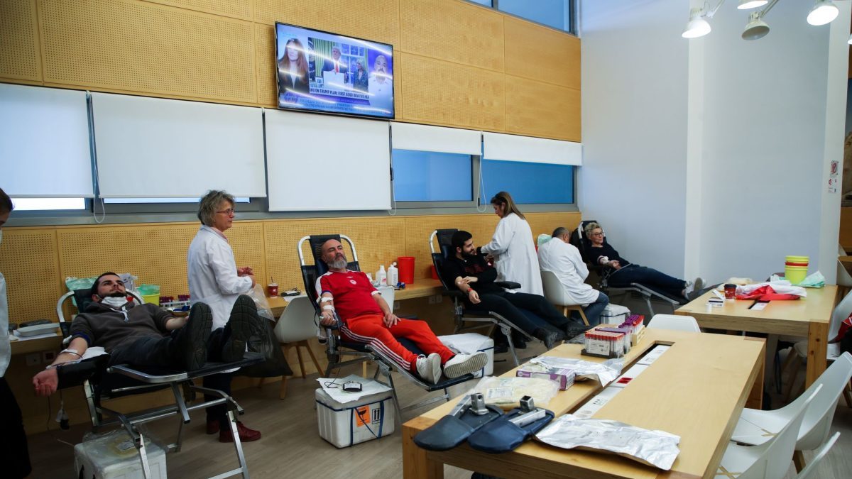 Συγκινητική και μεγάλη η προσέλευση του κόσμου στην εθελοντική αιμοδοσία