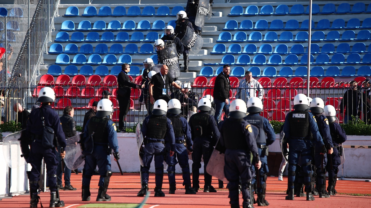 Συνελήφθησαν δύο άτομα, από τα οποία ένας ανήλικος, για τα επεισόδια της Νέας Σμύρνης