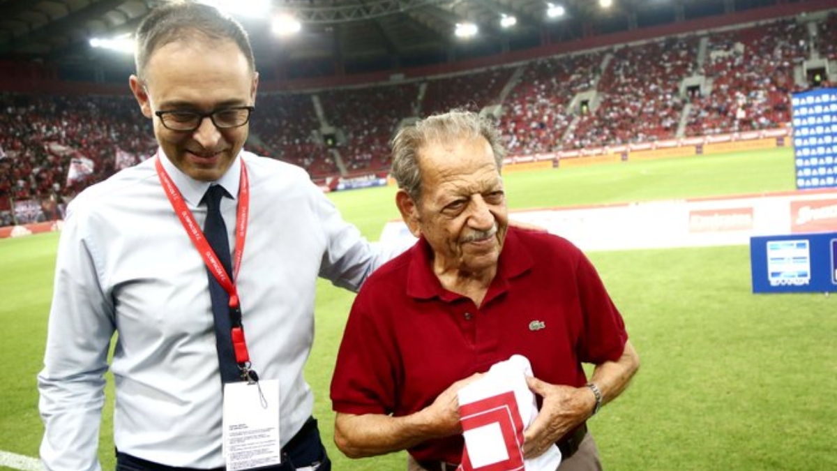 Έφυγε από την ζωή ο μεγαλύτερος σε ηλικία κάτοχος διαρκείας του Ολυμπιακού