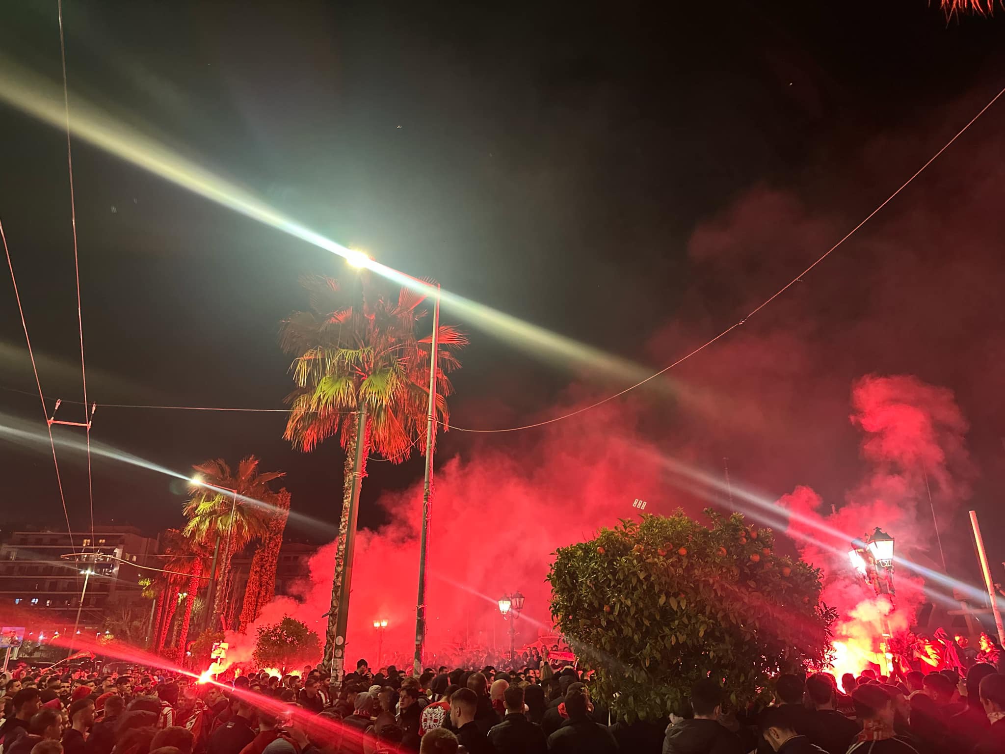 H “λαοθάλασσα” των φίλων του Ολυμπιακού στο Πασαλιμάνι (ΦΩΤΟ+video)