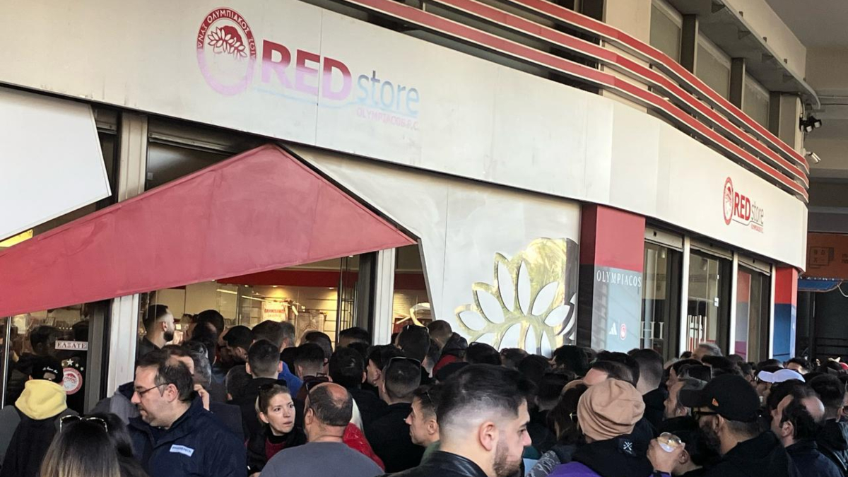 “Αμόκ” για την φανέλα, πλήθος κόσμου έξω από το “Γ.Καραϊσκάκης”