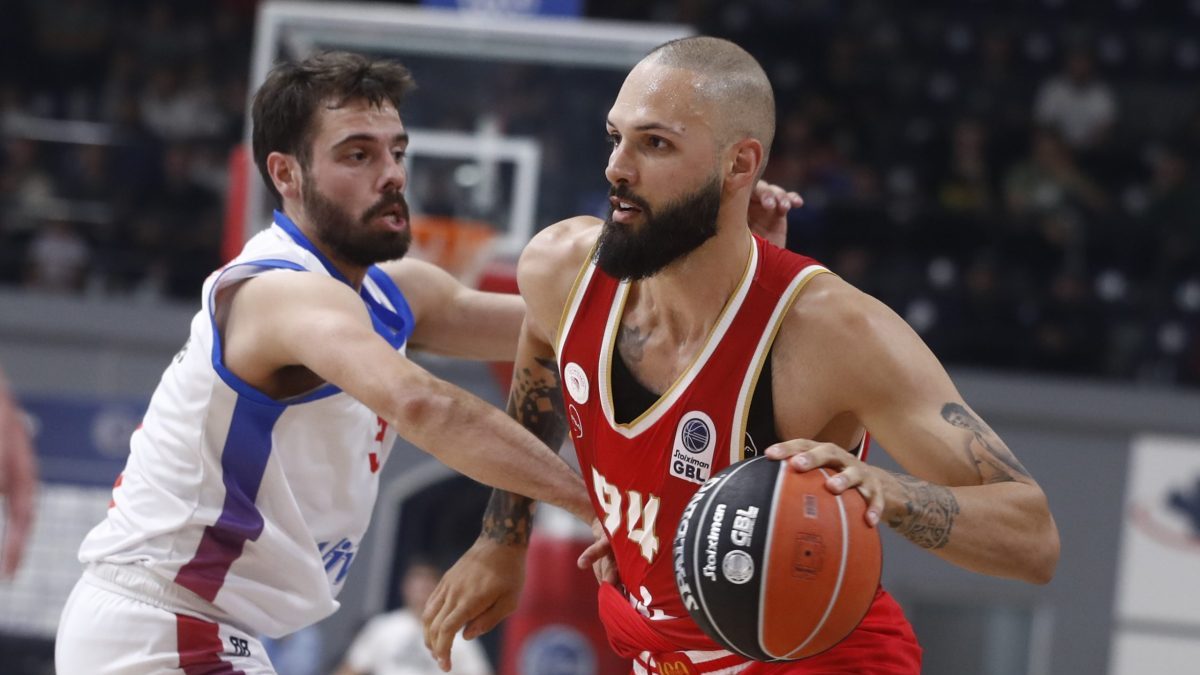 Ο Ολυμπιακός λύγισε τον Πανιώνιο και πέρασε στα ημιτελικά