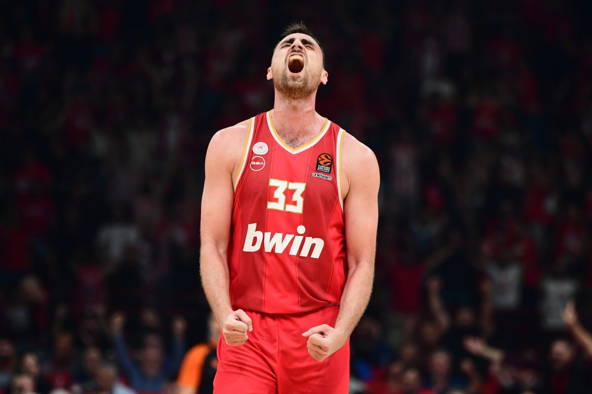 Προς παραμονή στον Ολυμπιακό ο Μιλουτίνοφ