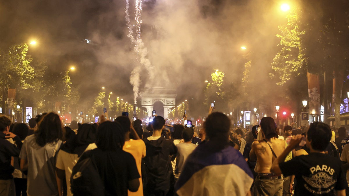 Δύο νεκροί στο Παρίσι, κατά τη διάρκεια των πανηγυρισμών