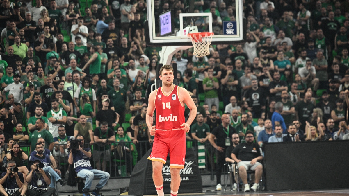 Η εξαιρετική εμφάνιση του MVP Βεζένκοφ (vid)