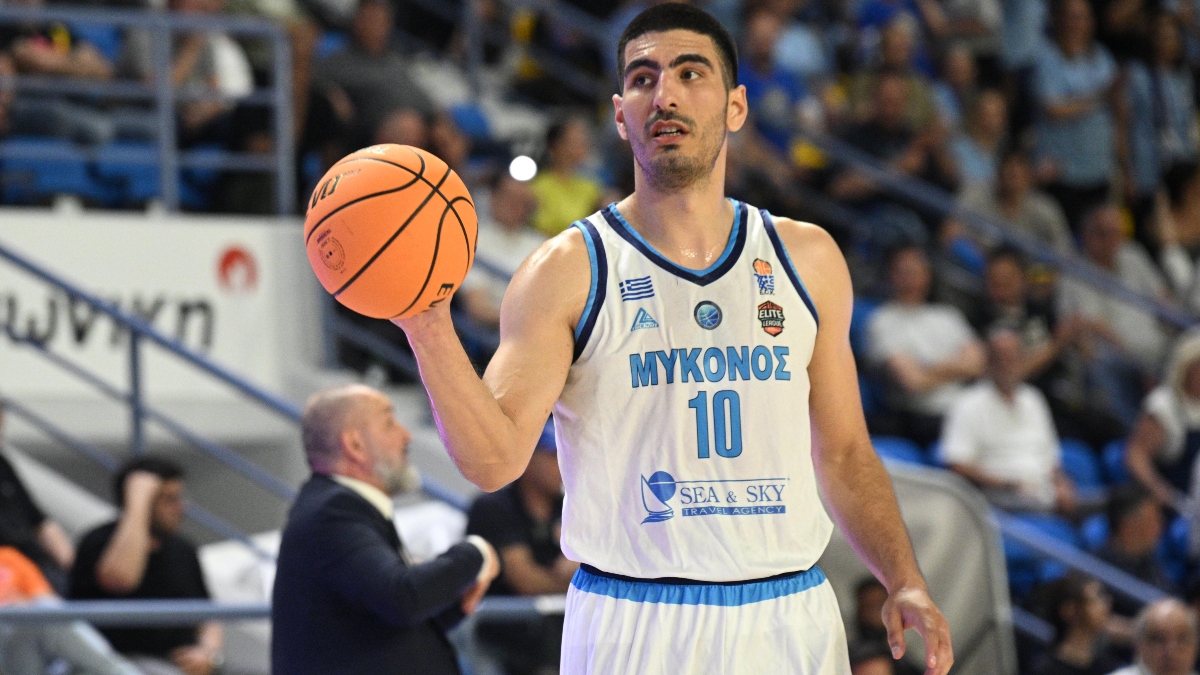 Ανανεώνει με την Μύκονο ο Σκουλίδας