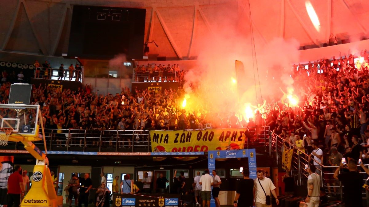 Πλήθος κόσμου στο “Αλεξάνδρειο” για την ιστορική ΓΣ του Άρη (pics)