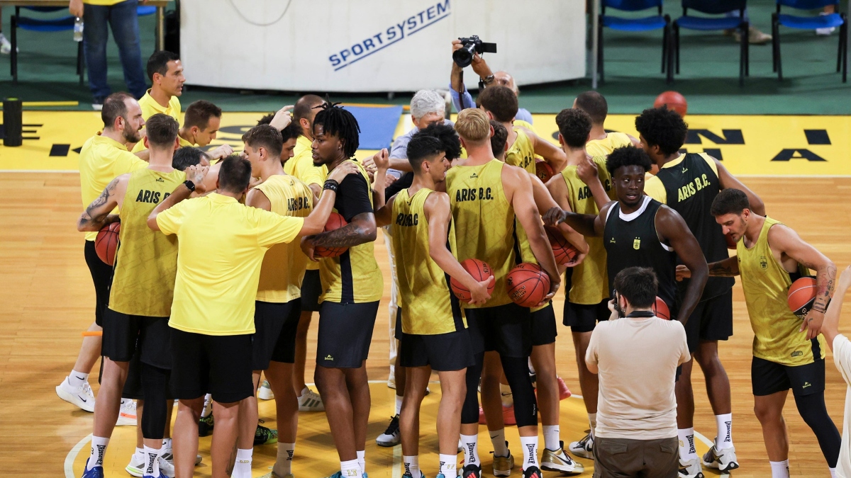 Μόνο ο Ρόνι Χάρελ έλειπε από την πρώτη προπόνηση του Άρη