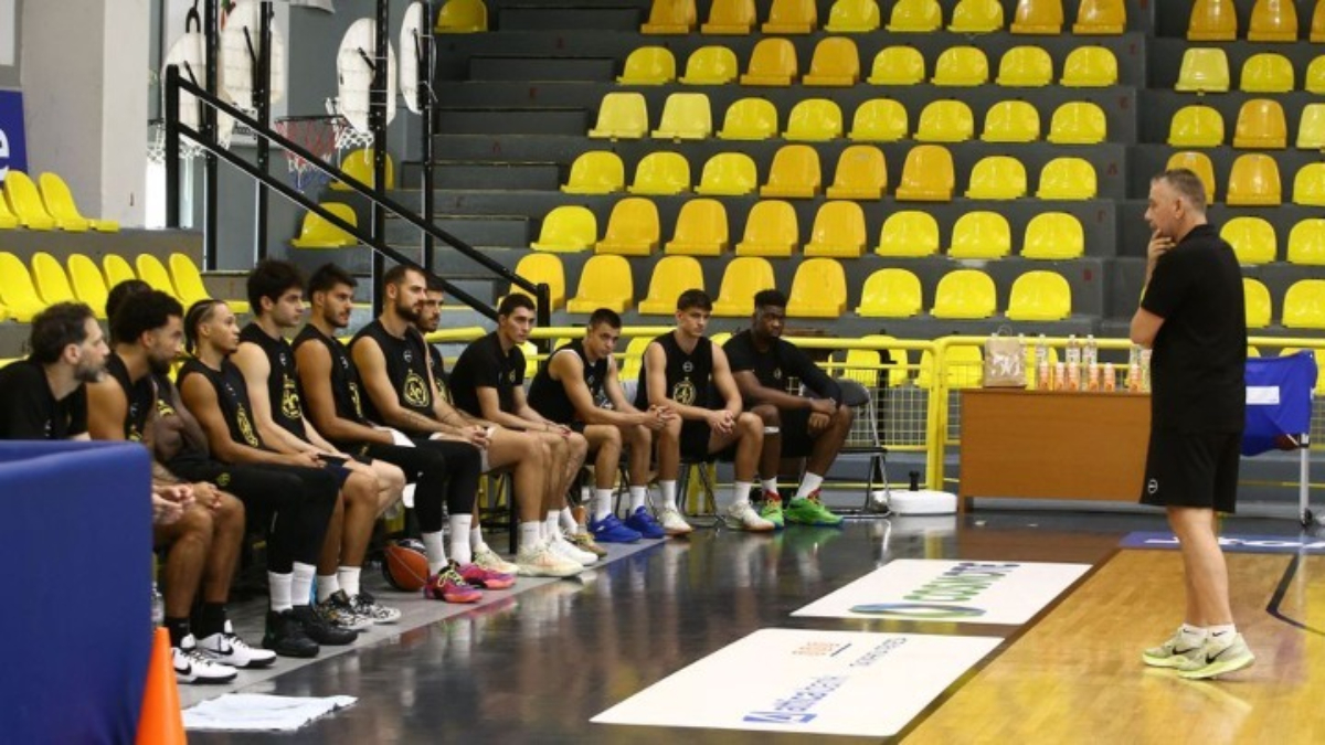 Χωρίς τους Ντάριλ Μέικον και Κάμερον Ρέινολντς η επίσημη πρώτη του Αμαρουσίου
