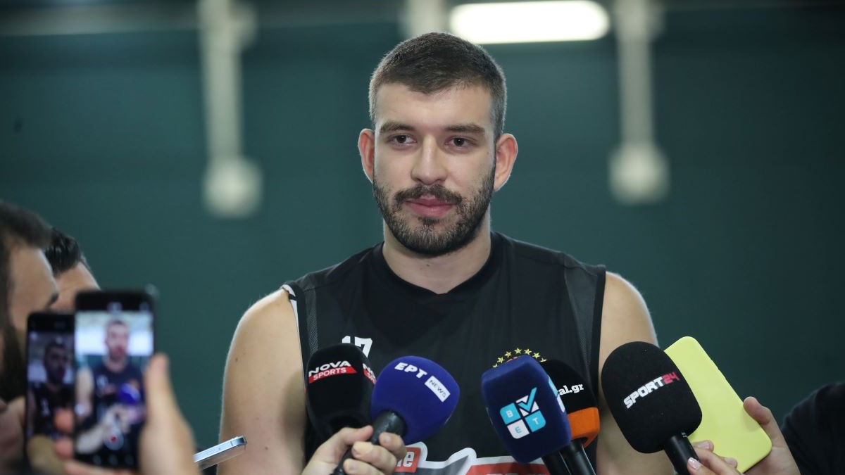 Ρογκαβόπουλος: «Αισθάνομαι περήφανος που βρίσκομαι εδώ, ελπίζω να ανταπεξέλθω στις απαιτήσεις»