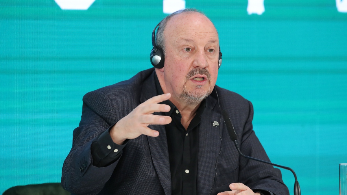 Μπενίτεθ:  «Εγγυώμαι ανταγωνισμό, προσπάθεια και εξέλιξη, με νοιάζει μόνο το επόμενο παιχνίδι»